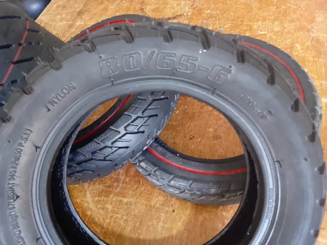 Pneus de patinete