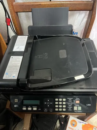 Impressora Epson L555 (Sucata / Não Liga / Para Retirada de Peças)