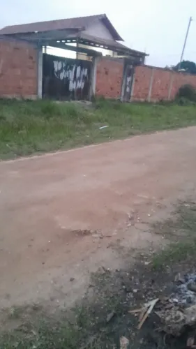 Duas casas conjuntas com piscina sendo dois lotes de 15x30 conjuntos