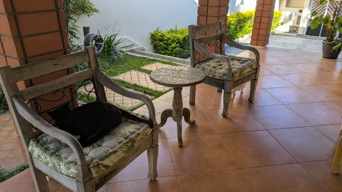 Poltronas e mesinha Madeira maciça para área externa