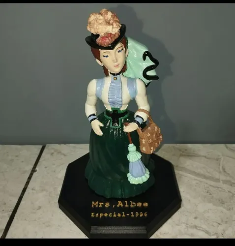 Mrs Albee