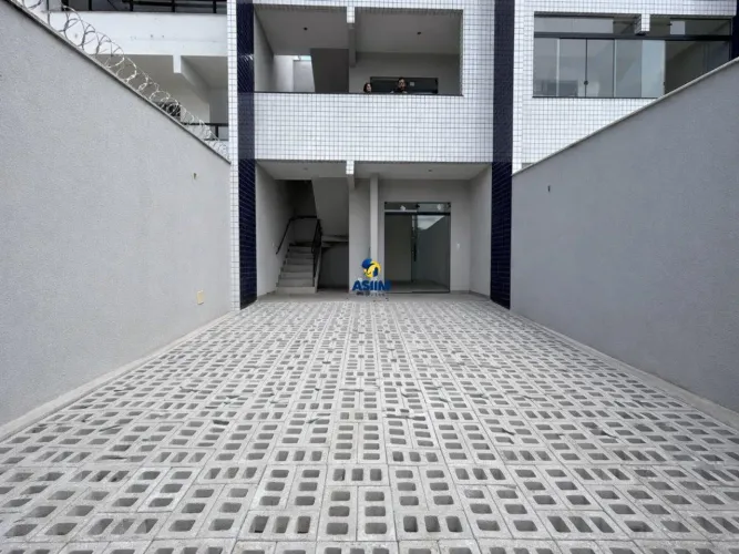 CASA GEMINADA NOVA 79m² 3 QUARTOS COM SUÍTE E ÁREA PRIVATIVA BAIRRO NACIONAL