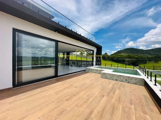 Casa de Condomínio com 3 Quartos e 5 banheiros à Venda, 346 m² por R$ 2.360.000