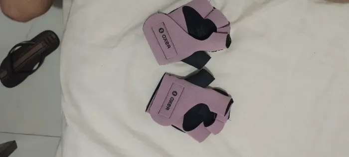 Luva rosa tamanho P da OXER para treino, utilizada uma única vez