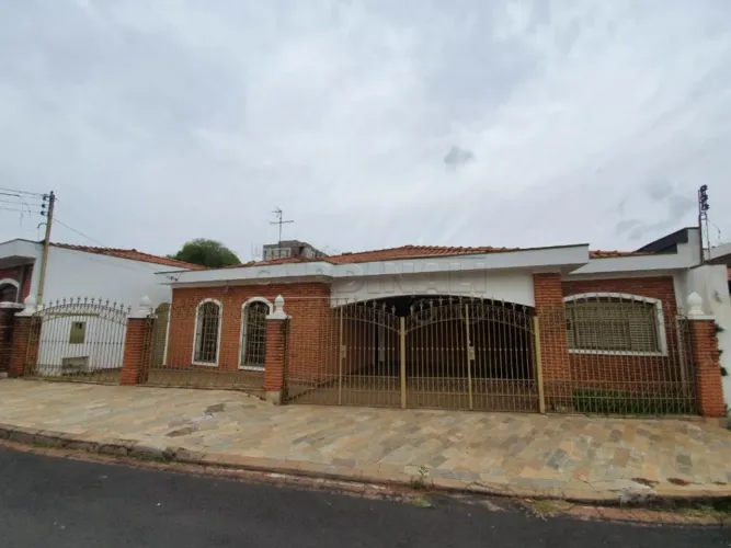 Casa 3 dormitórios sendo 1 suite bem próximo da entrada da USP 1.