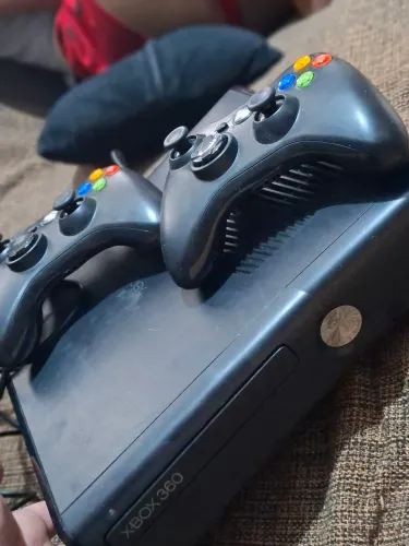 Vendo xbox360 leia o anúncio