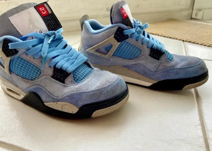 JORDAN 4 UNC