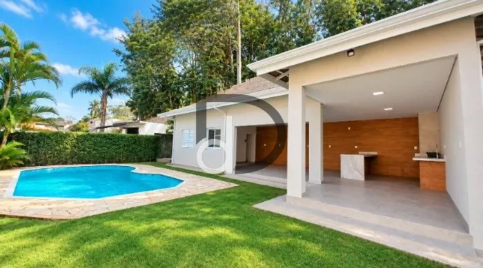 Casa à venda em Vinhedo com 5 quartos, suíte térrea e piscina | 500 m² T