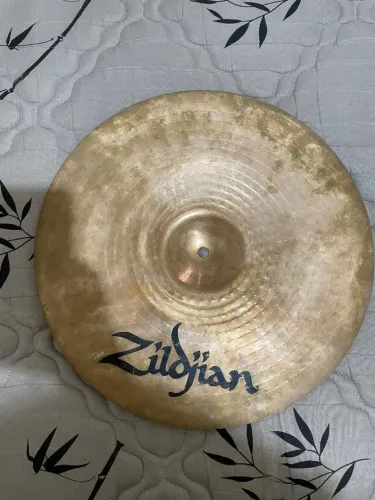 Prato de Ataque (Crash) Zildjian Planet Z B8 16?