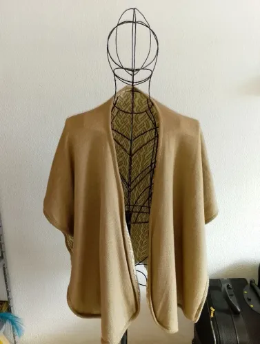 Casaco poncho de lã 