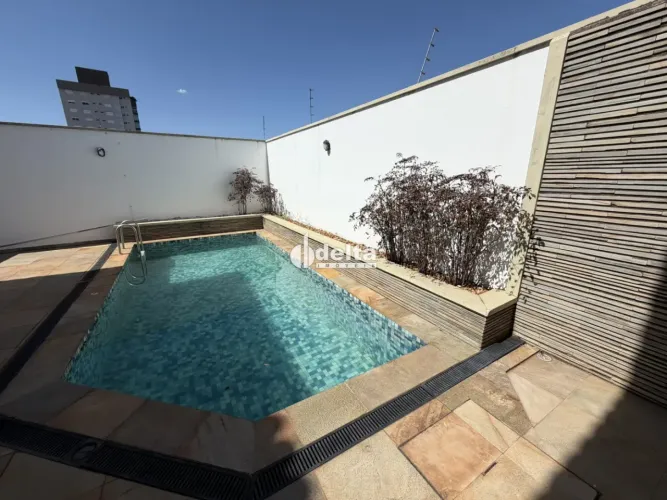Casa residencial com 4 quartos sendo 3 suítes disponível para locação no bairro Fundinho e