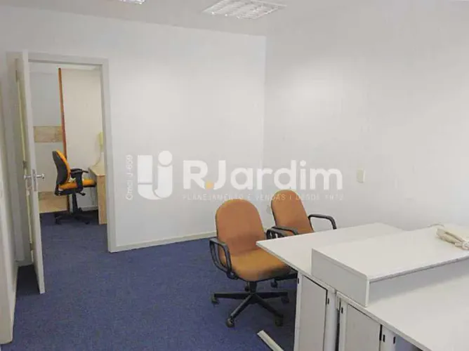 Sala Comercial | 30m² | Portaria 24 Horas | Centro