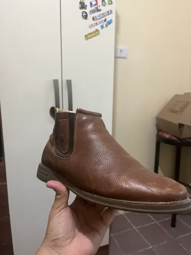 bota masculina Zebu em couro floater cor whisky.