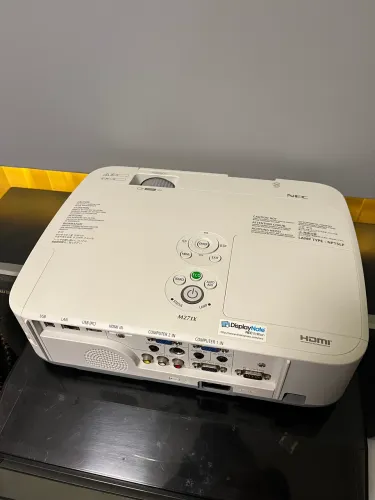 Projetor NEC M271X 2700 Lumens, XGA HD.