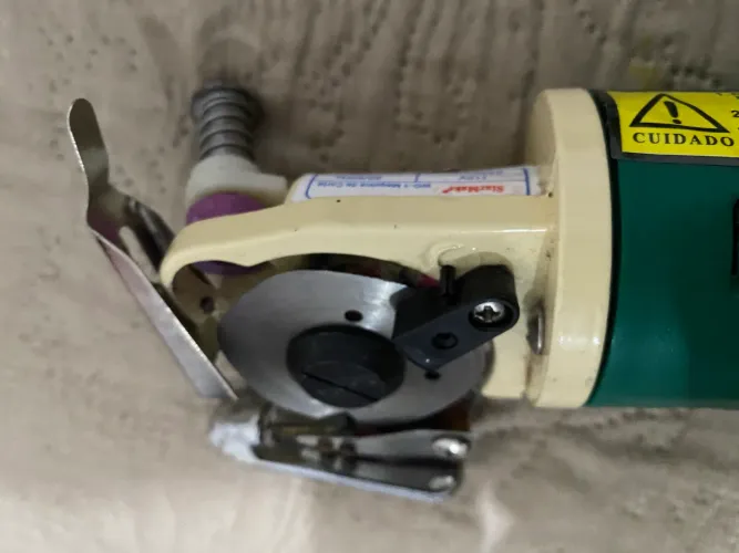 Máquina para corte de tecidos