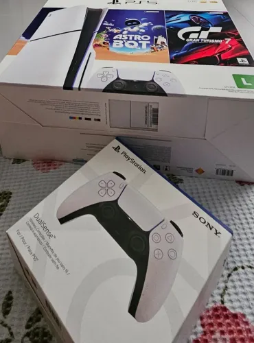 Ps5 1T Mídia física + 2 controles + 2 jogos