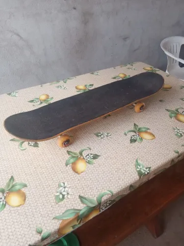 Skate semi novo