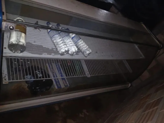 Vende se freezer duas portas e vitrine
