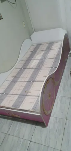 Vendo essa cama p menina tamanho normal 