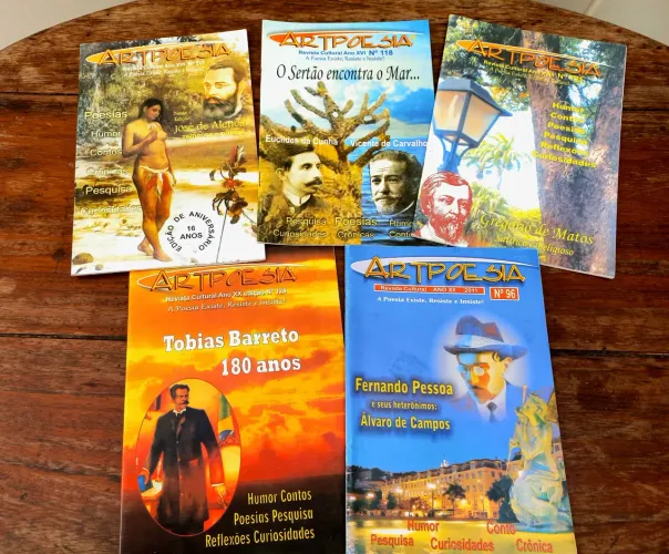 LIVROS E REVISTAS