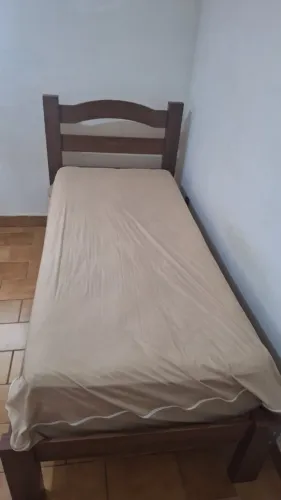 Cama e colchão solteiro