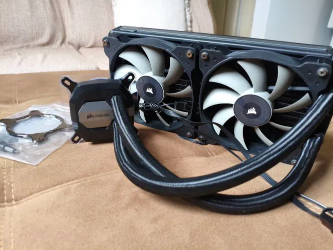Water cooler Corsair H115i