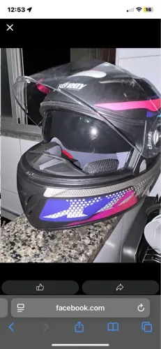 2 capacetes por $450
