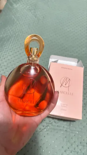 Perfume Marcelle, abelha rainha 