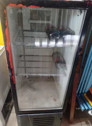 Espósitora funcionando perfeitamente 220v. Motivo da venda: desfazendo do meu mercadinho