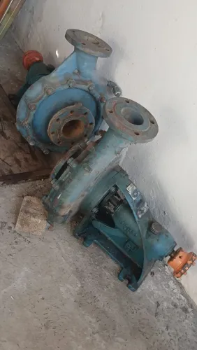 Vendo duas bombas e mais um motor de 40cv