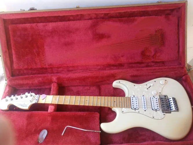 Guitarra Tagima E1