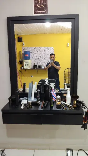 Frente com espelho para barbearia 
