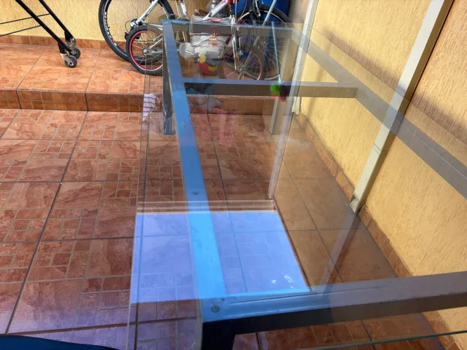 Mesa GRANDE pés de ferro e tampo vidro