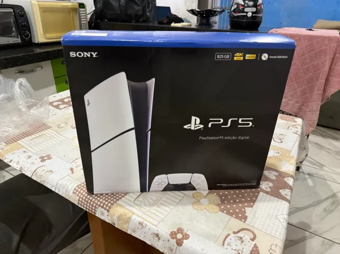 PlayStation 5 slim 1 terá lacrado