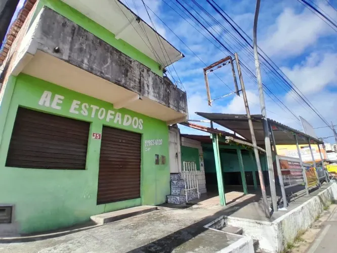 Prédio comercial na Maria Lacerda Montinegro
