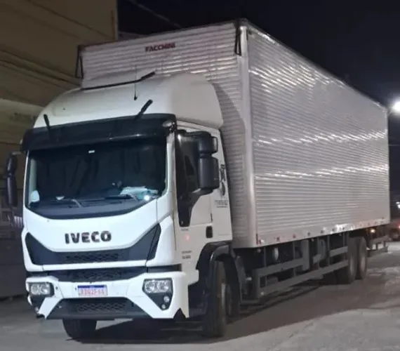 Caminhão Tector teto alto 2022