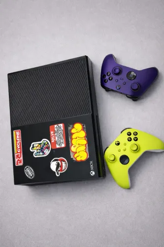 Xbox one 500GB dois controles