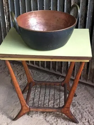 Tacho antigo com alças em Metal bruto em Ótimas condições de uso aproximadamente 15ltrs