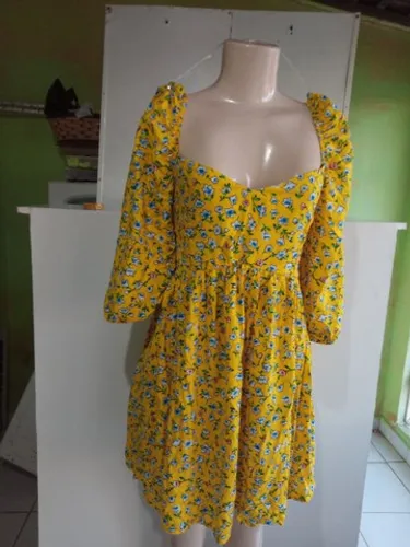 Vestido amarelo estampa floral lindo
