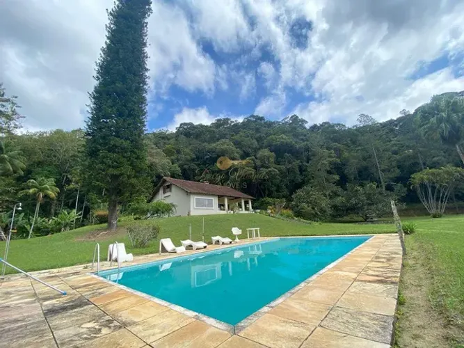 Casa para Venda em Teresópolis, Canoas, 4 dormitórios, 1 suíte, 4 banheiros, 10 vagas