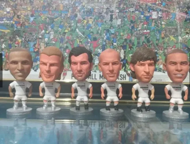 Coleção mini craques "Os galáticos" Real Madrid Figo, R. Carlos, Zidane, Ronaldo, Beckham,