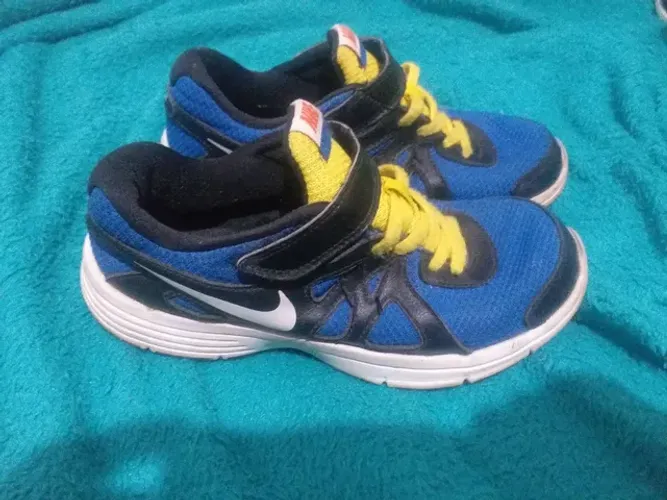 Tênis Nike Revolution 2