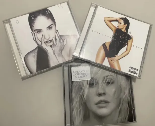 Demi Lovato e Christina Aguilera - Combo 03 CD's