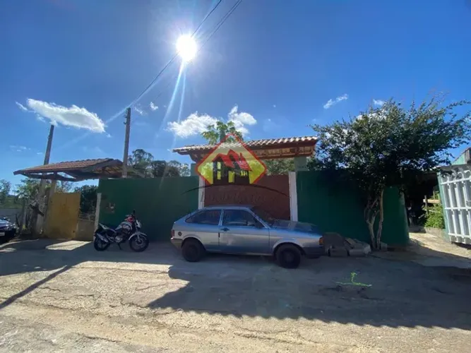 Oportunidade de compra: Chácara com 3 casas num terreno de 1.250m2