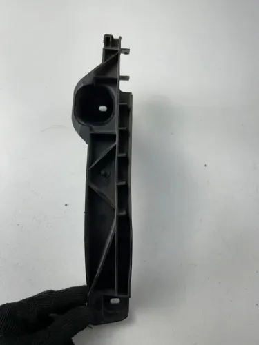 Suporte do farol direito VW Jetta 2.5 2008
