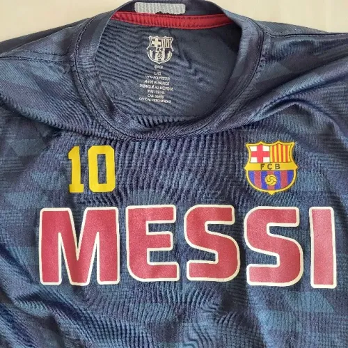 Camisa Infantil do Barcelona - Messi - Azul Marinho Tamanho L/G em bom estado