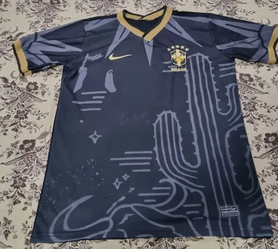 Vendo essa camisa do brasil tamanho G 