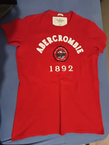 4 camisetas tamanho P, ótimo estado