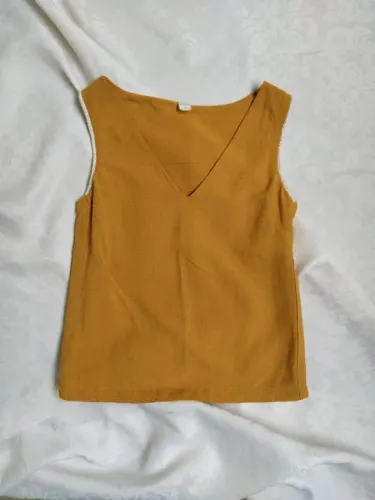 Blusa amarela com detalhe lateral | Marfinno | Regata social