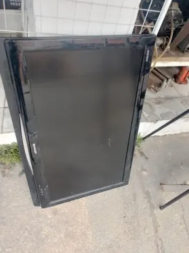 Tv sharp lcd para retirada de peças